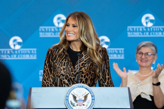 1080px-The_White_House_-_54426560683 (1)