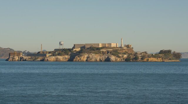 1280px-Alcatraz_(11612022985)